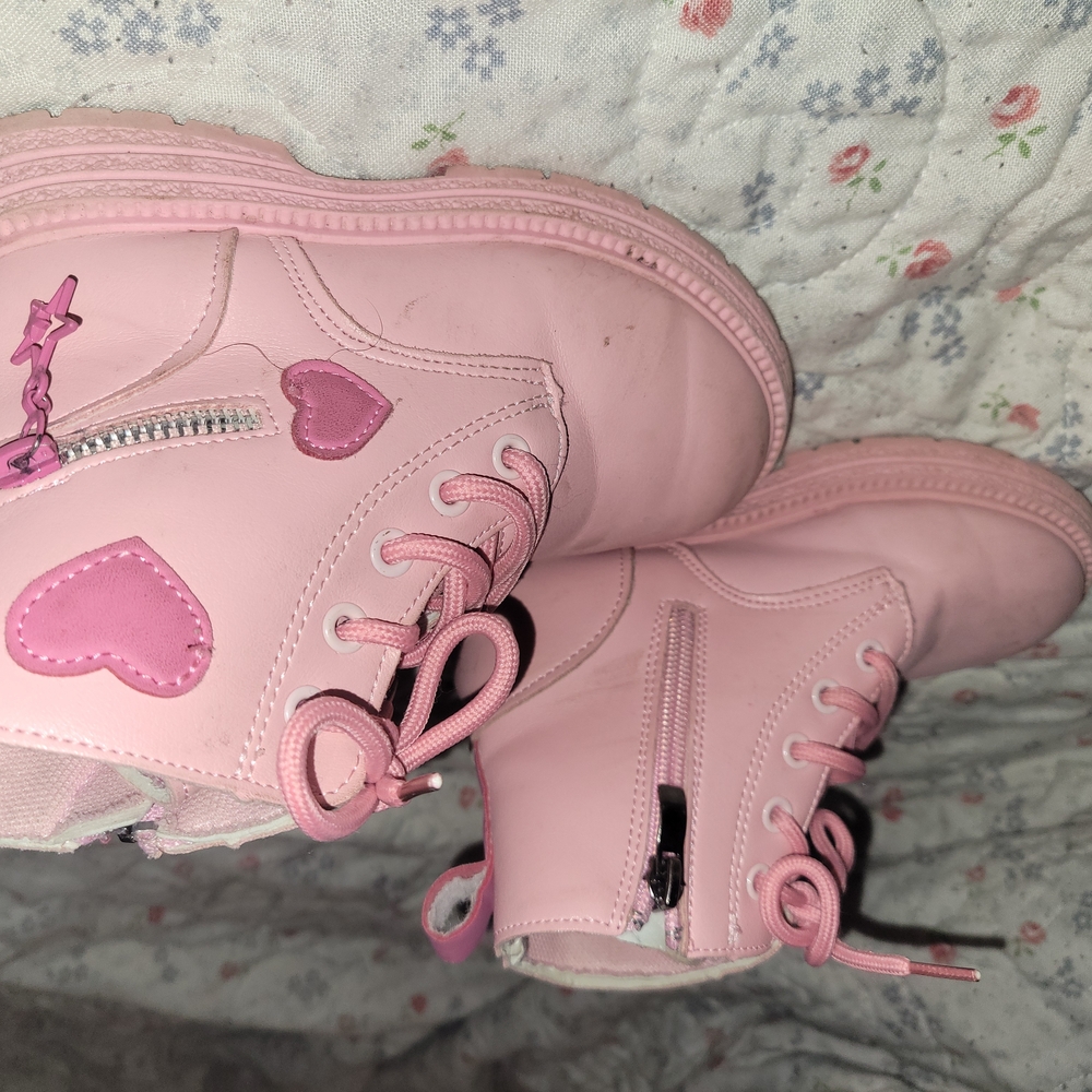 Girls pink boots. With hearts & star zipper charms. Size 30. (12.5/13)